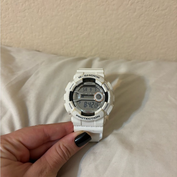 White G shock - Picture 2 of 2